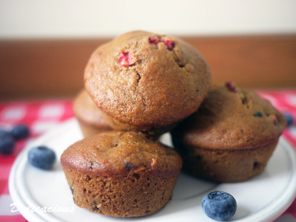 whole wheat honey berry muffins | Delicacious