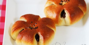 Red Bean Anpan Bun