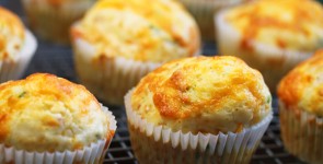 bacon cheese and scallions muffins