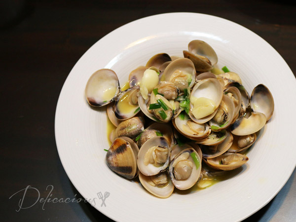 steamed clams with sake and soy
